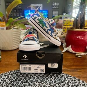 Converse Kids White Low-Top Velcro Sneakers with Multicolor Dino Print